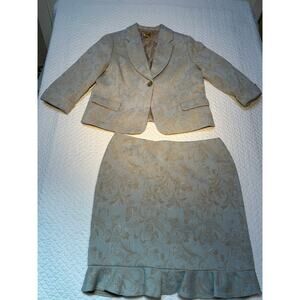 Midnight Velvet - Beautiful “ light blue “ 2 piece ladies suit   Size - 16
